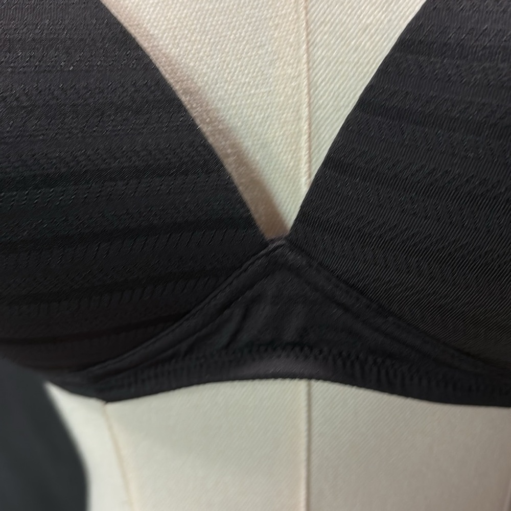 Warners black bra size 34B - Picture 3 of 3